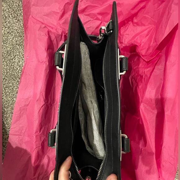 Michael Kors Large Quinn Black Leather Satchel - Picture 3 of 11